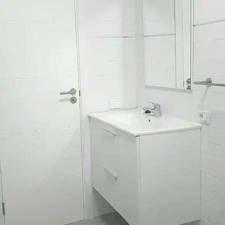 Cristianos Close To The شقة لوس كريستيانوس
